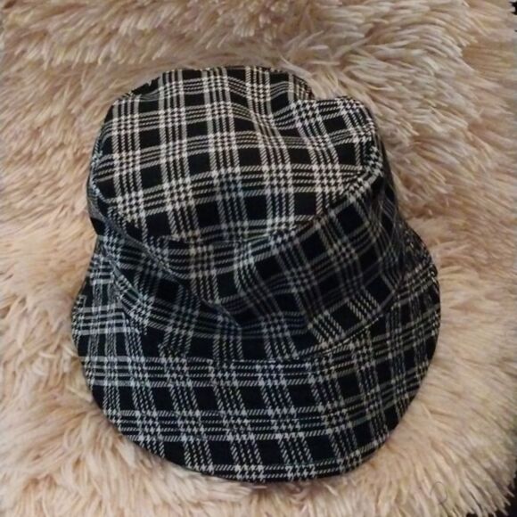 NWOT Plaid  Reversible Black & White Women Bucket Hat Size L - Picture 6 of 7